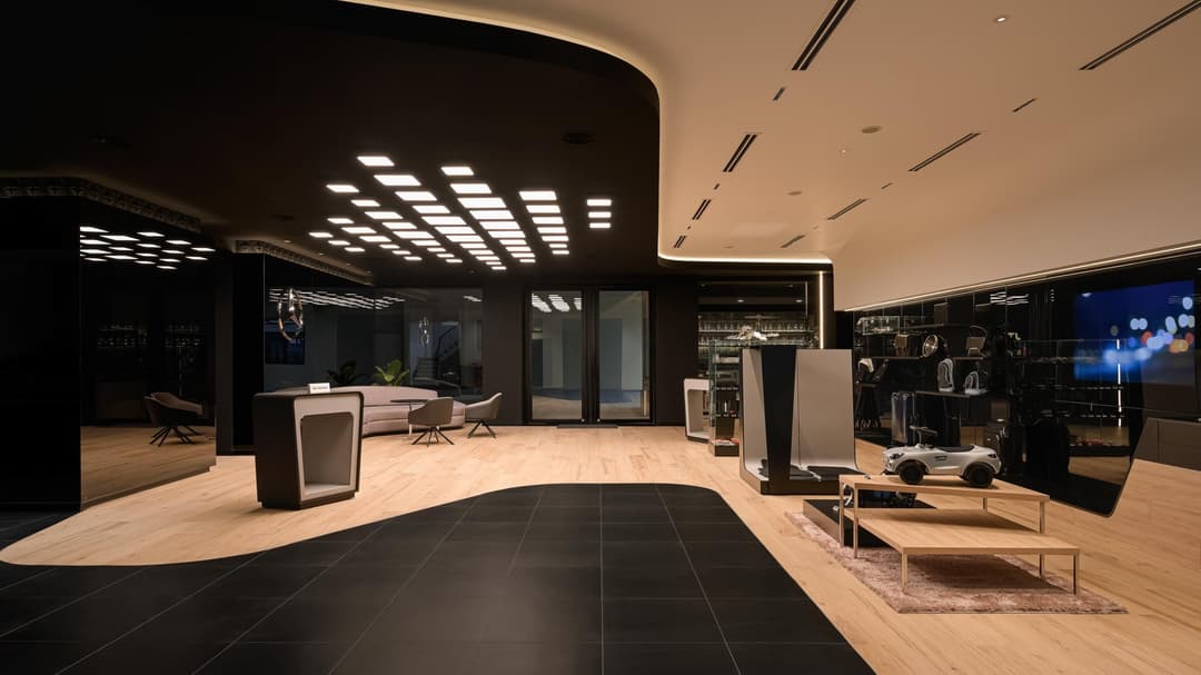 Mercedes showroom 15.jpg